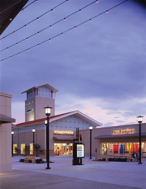 aurora outlet mall stores list